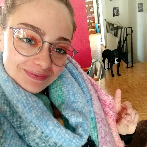 Meet your Posher, Andi - Picture 1 of 1